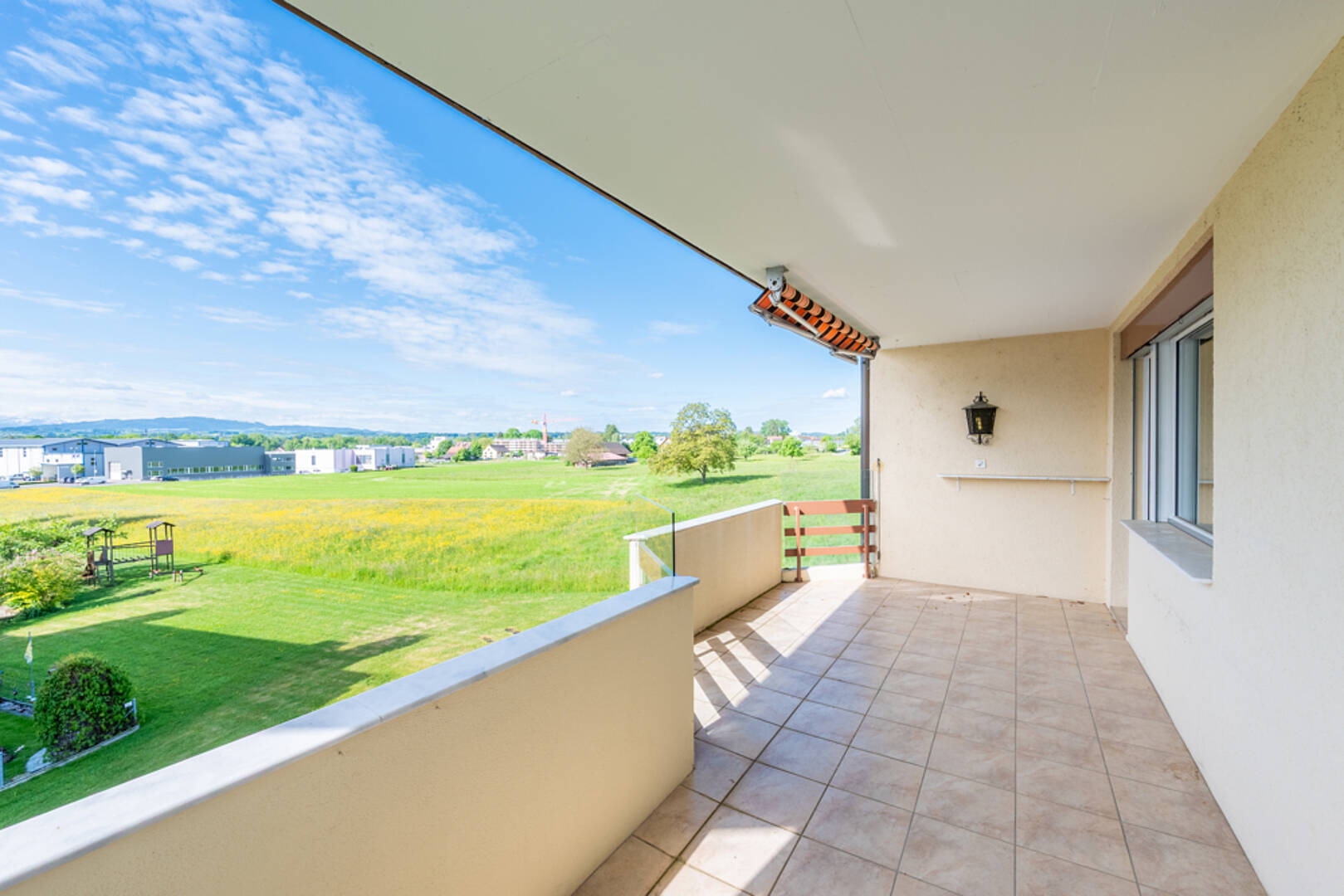 Balkon mit Weitblick ins Grüne