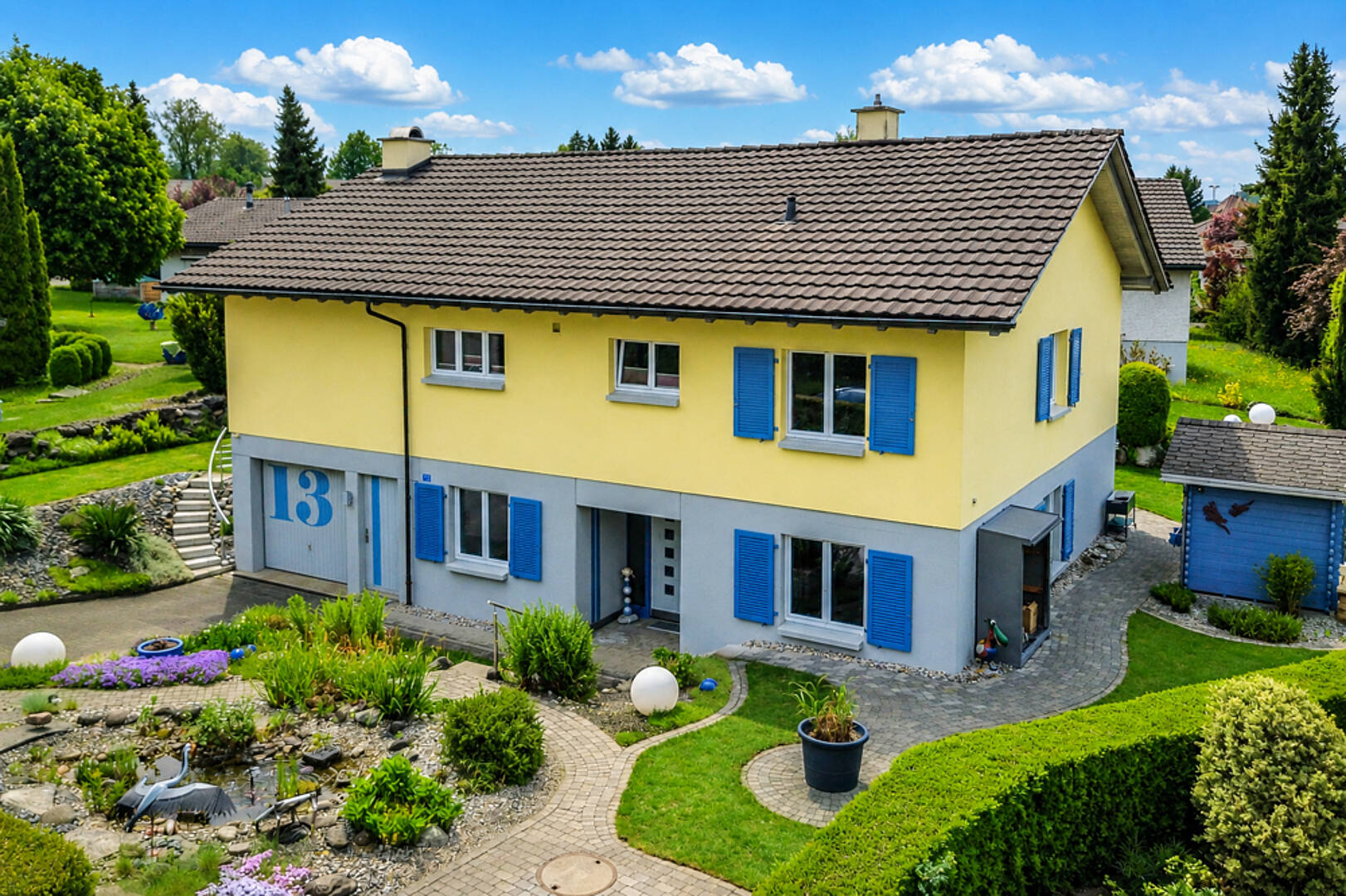 Einfamilienhaus mit gepflegtem Garten