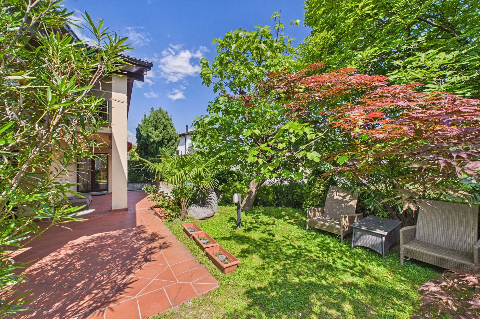 Garten mit Terrasse und Sitzbereich