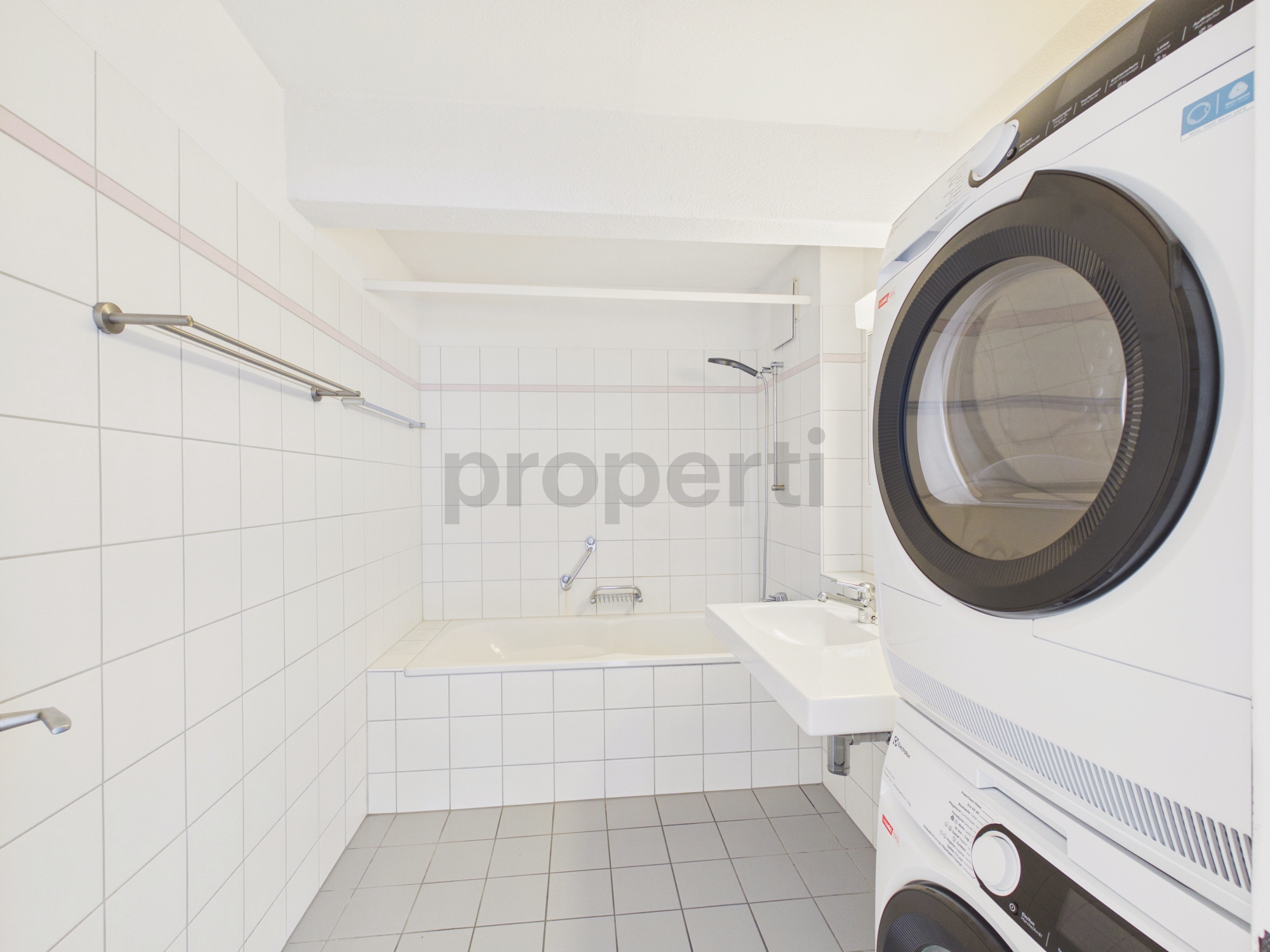 Helle 4.5-Zimmer-Wohnung mit schöner Weitsicht – Baden