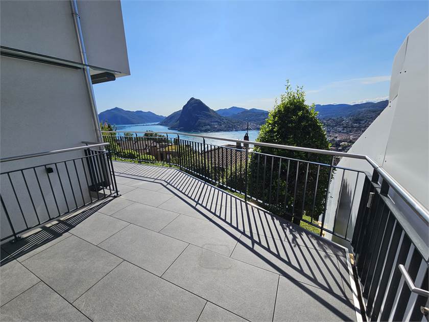Terrasse/Balkon mit Panorama-Seeblick