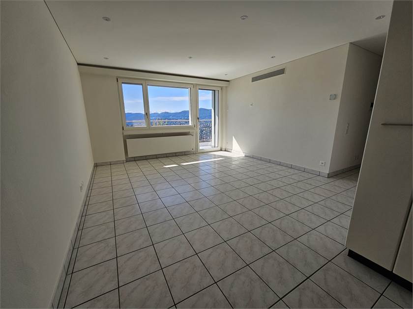 Leerstehender Wohnraum mit Ausblick