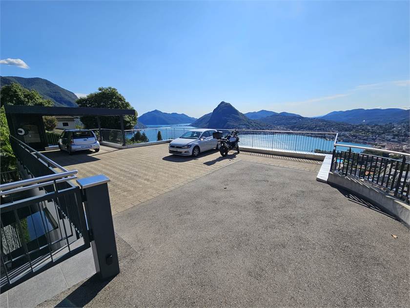 Terrasse mit Panoramablick und Stellfläche