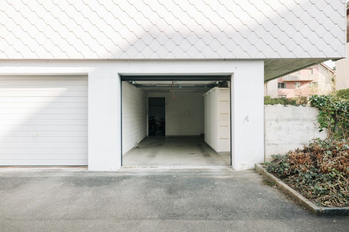 Garage mit offener Zufahrt