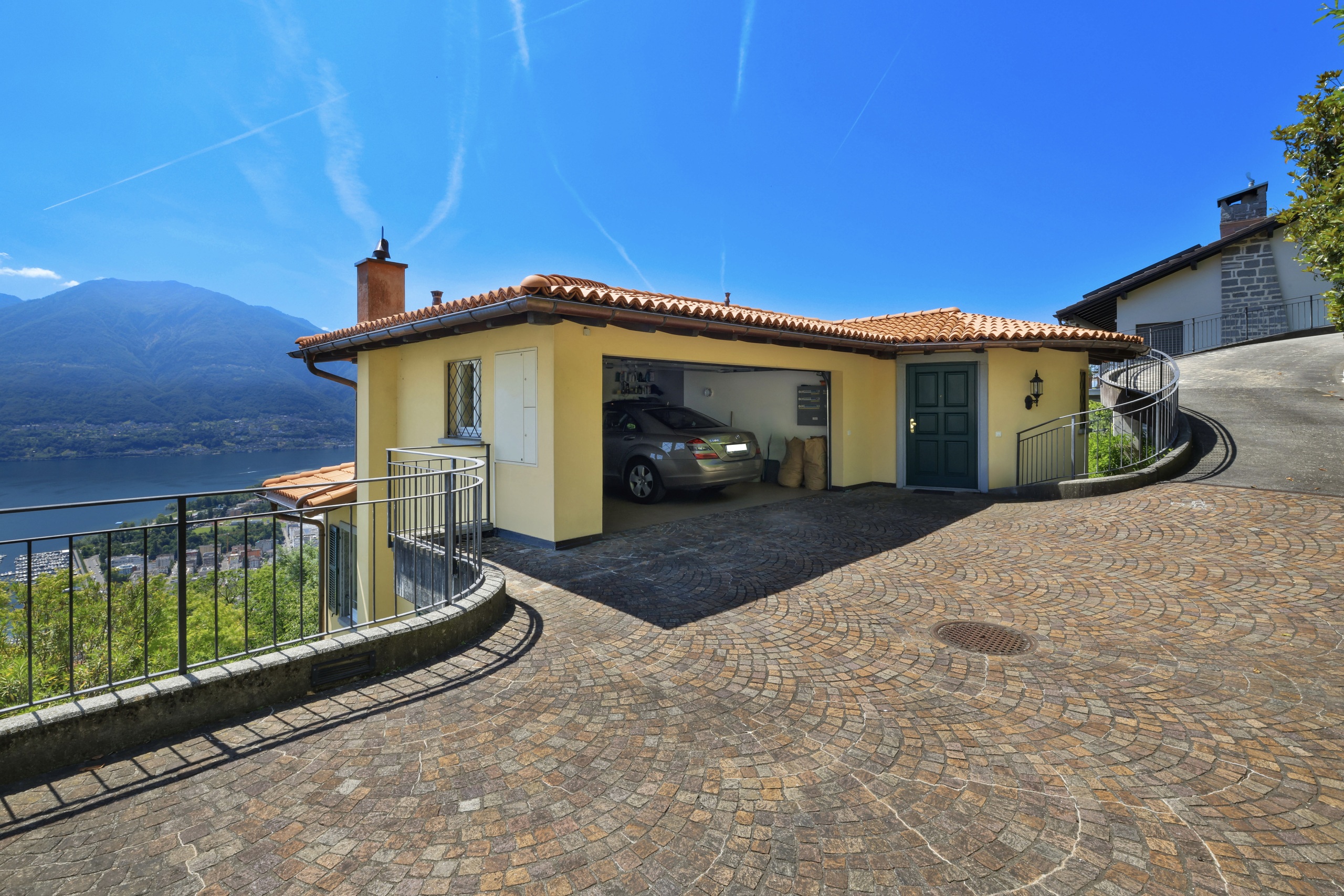 Häuschen mit Garage und Seeblick