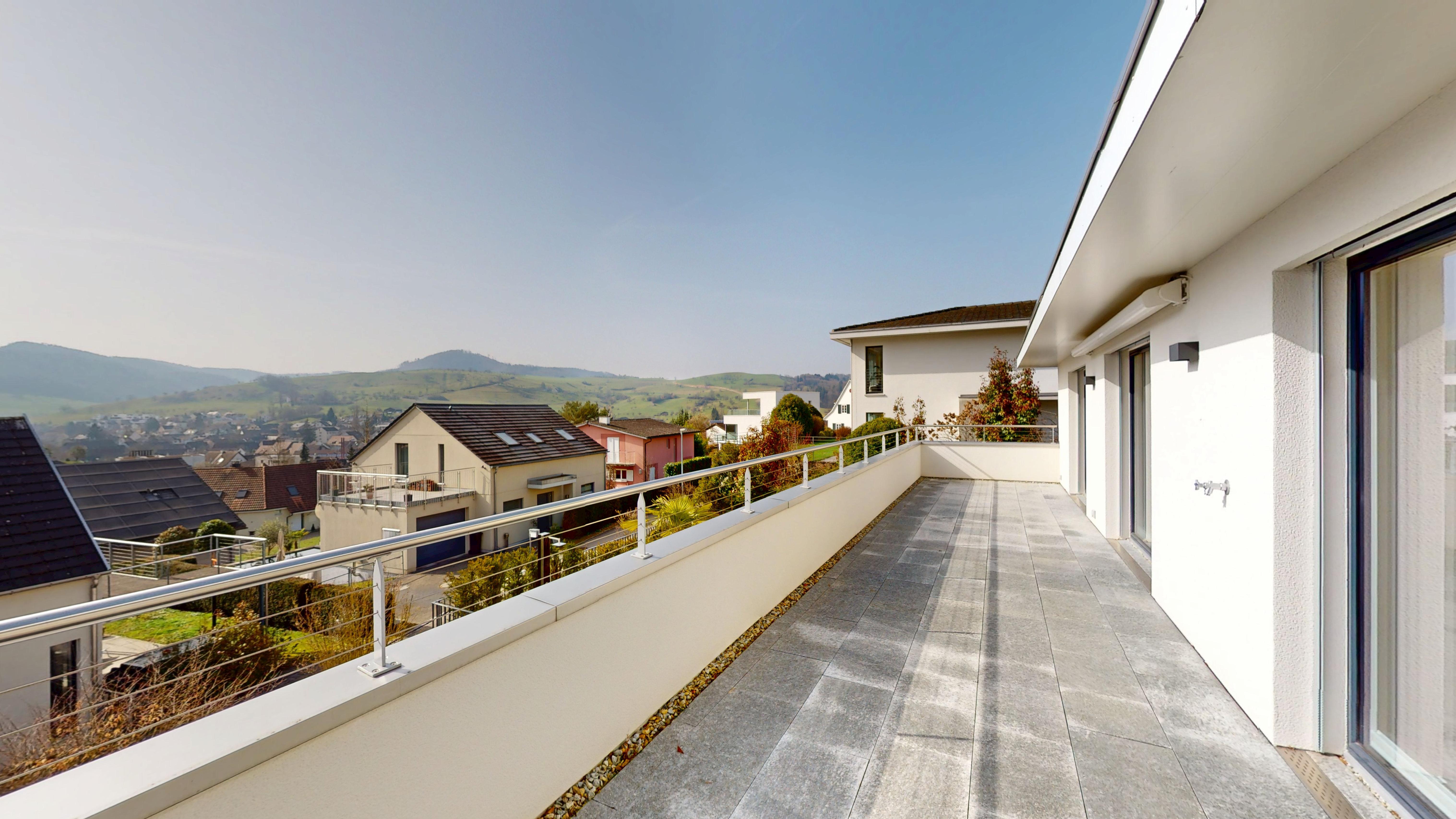 Große Dachterrasse mit Blick ins Grüne