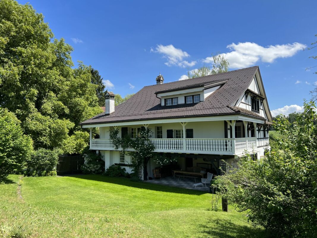 Großes Landhaus mit Garten