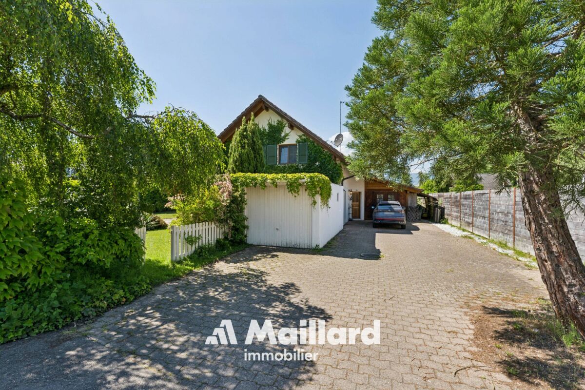 Einfamilienhaus mit Zufahrt und Garten