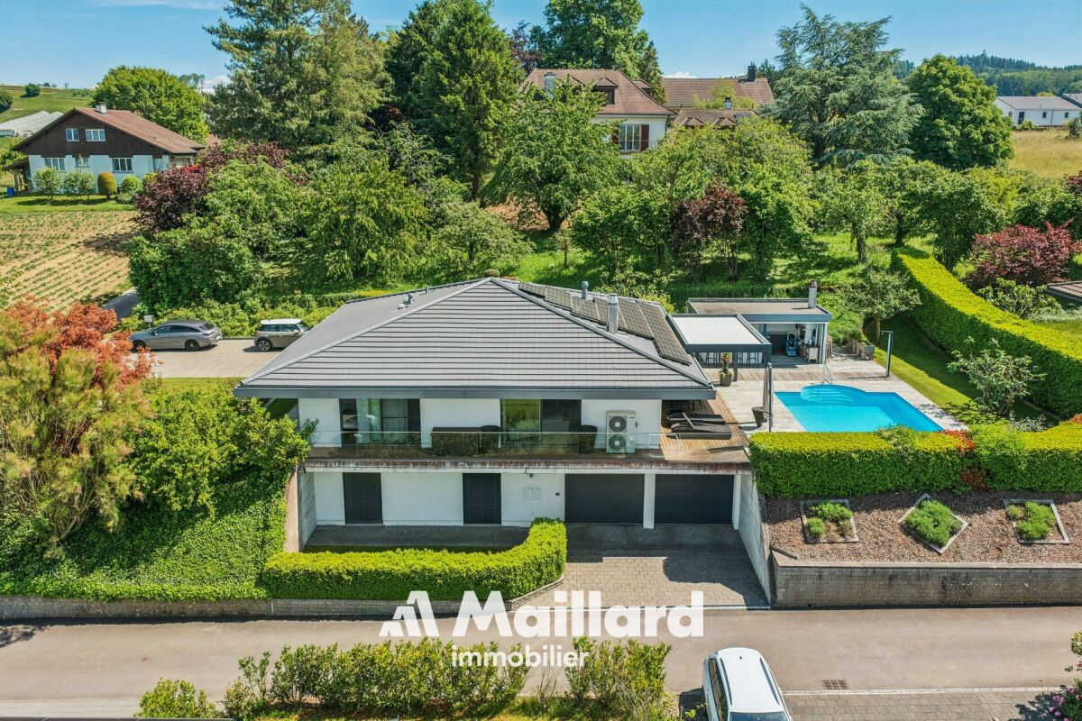 Moderne Villa mit Pool und Garten