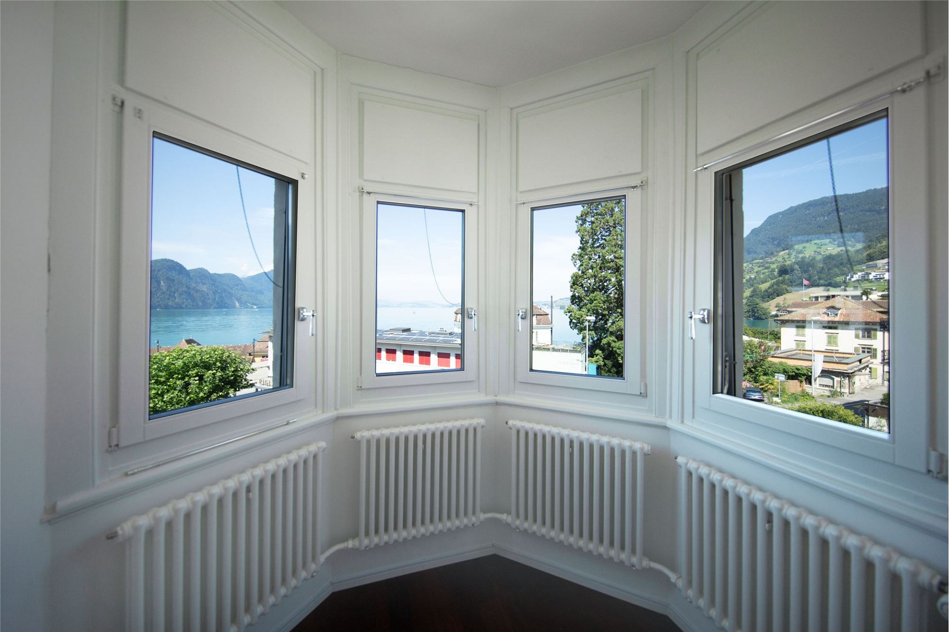Fensterzimmer mit Seeblick