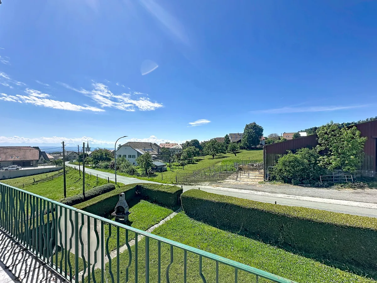 Blick vom Balkon in die ländliche Umgebung
