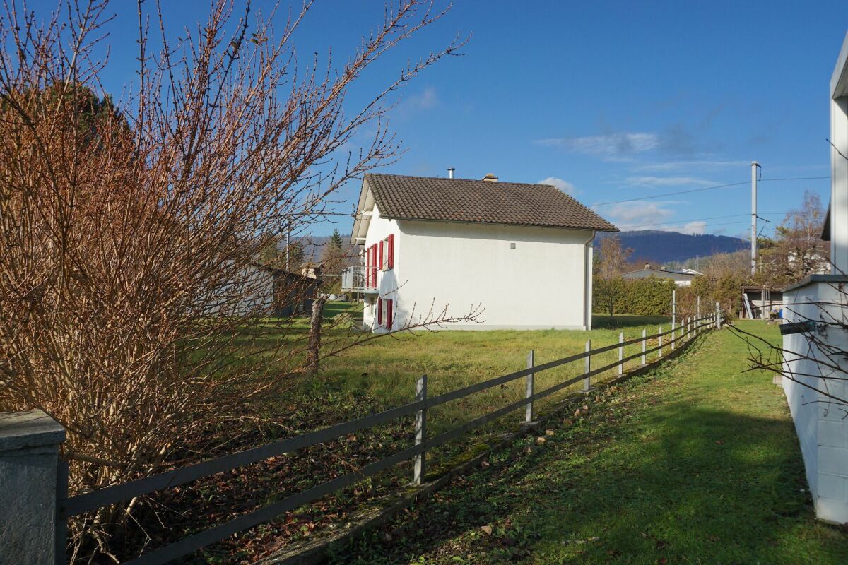 Freistehendes Haus mit Garten