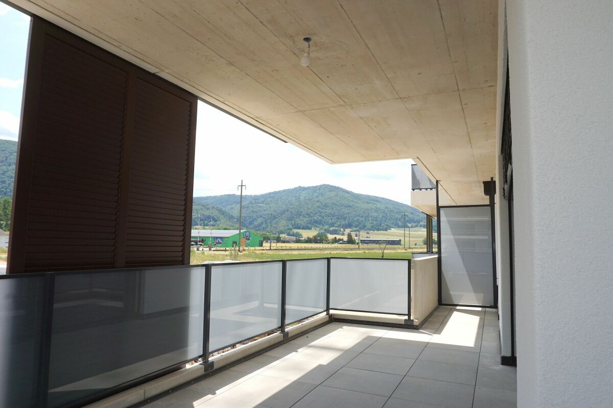 Überdachter Balkon mit Bergblick
