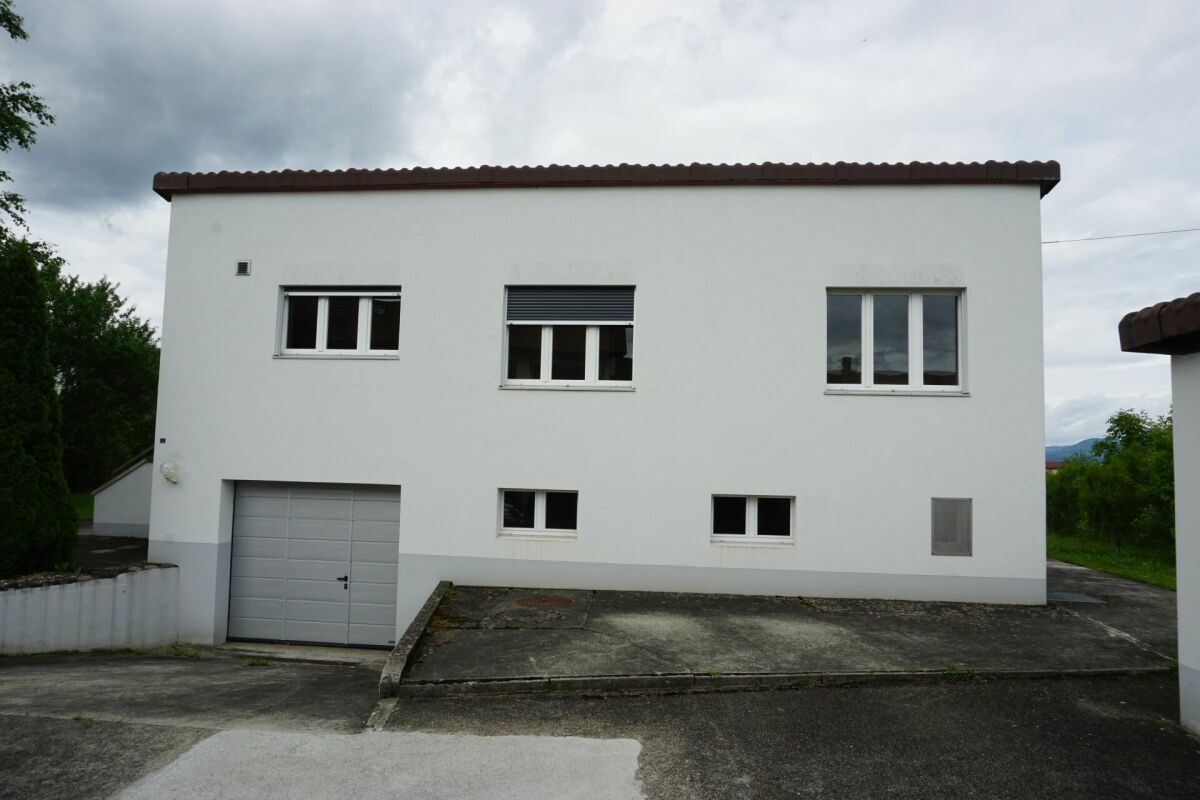 Einfamilienhaus mit Garage