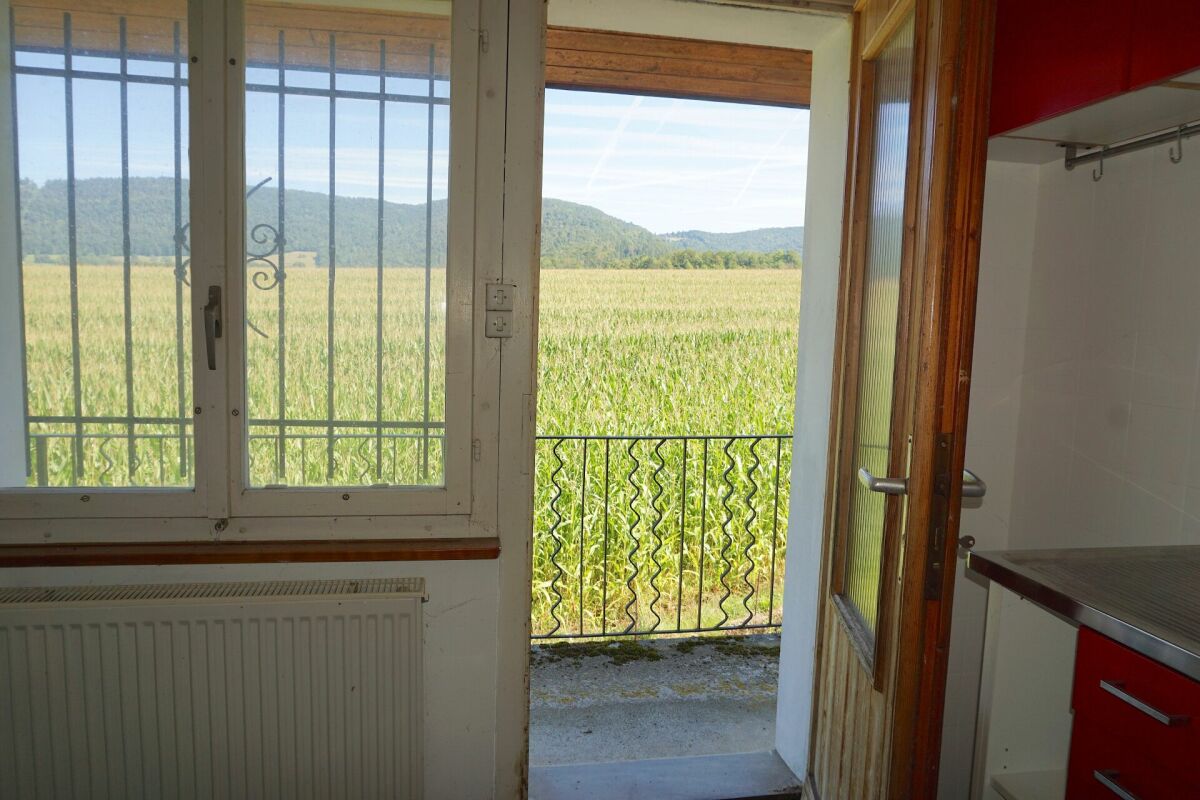 Kleiner Raum mit Blick ins Grüne