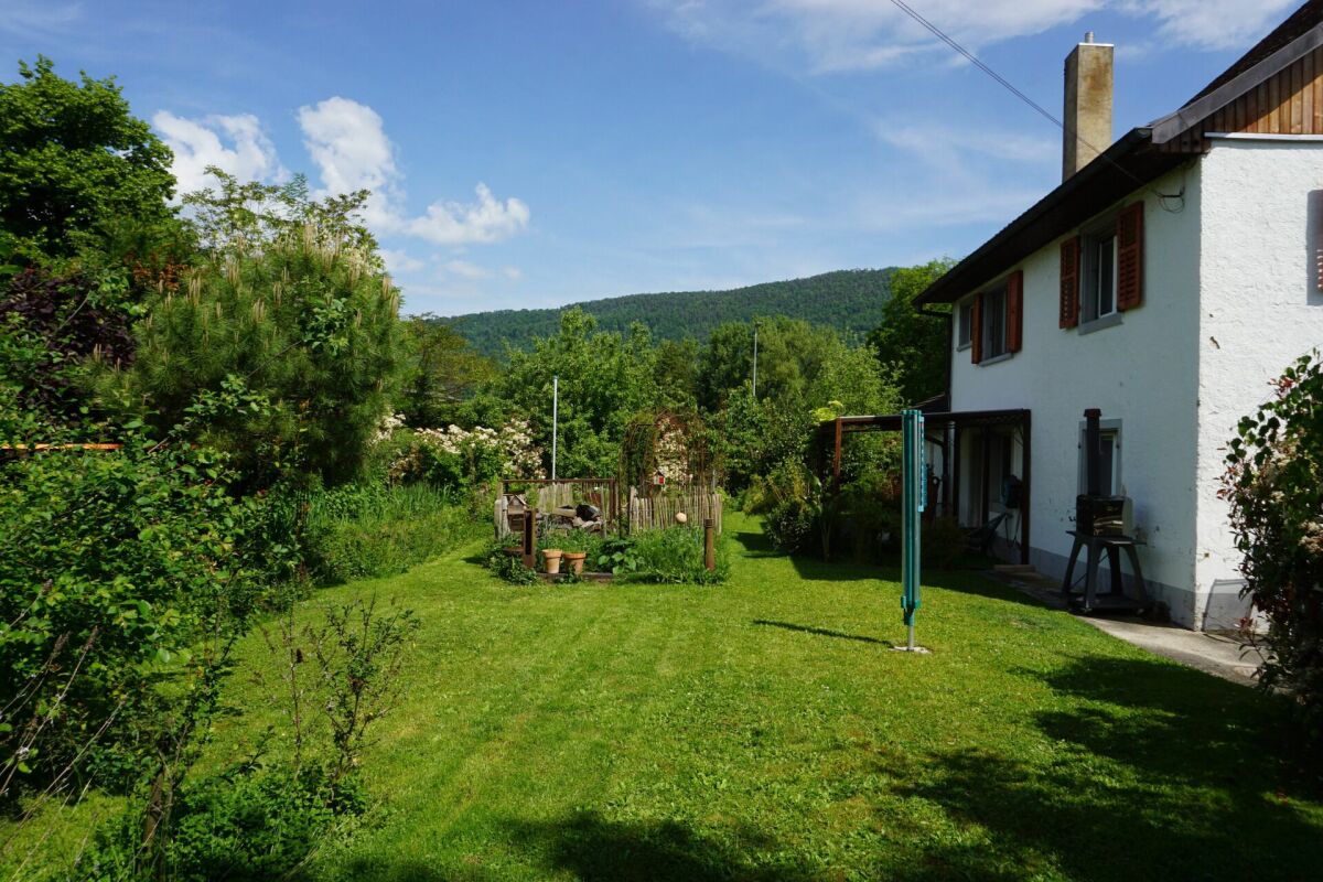 Gartenansicht eines Wohnhauses