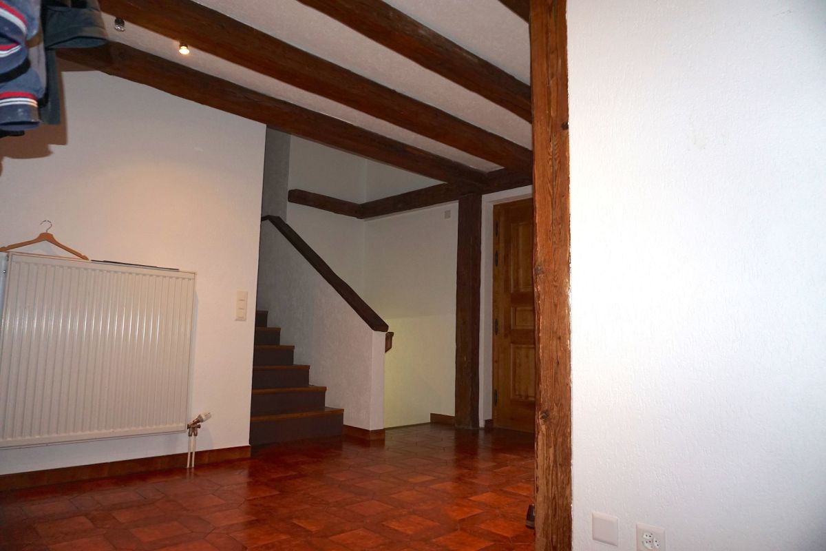 Flur mit Holzdeckenbalken