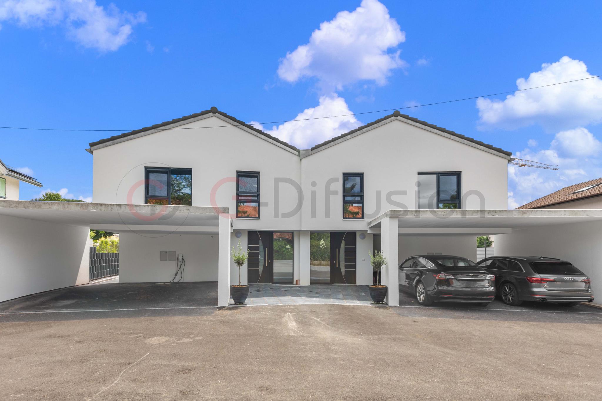 Moderne Doppelhaushälfte mit Carport und zwei PKW