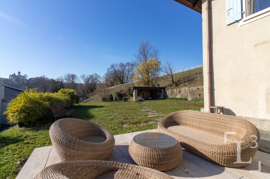 Garten-Terrasse mit Rattan-Sitzgruppe