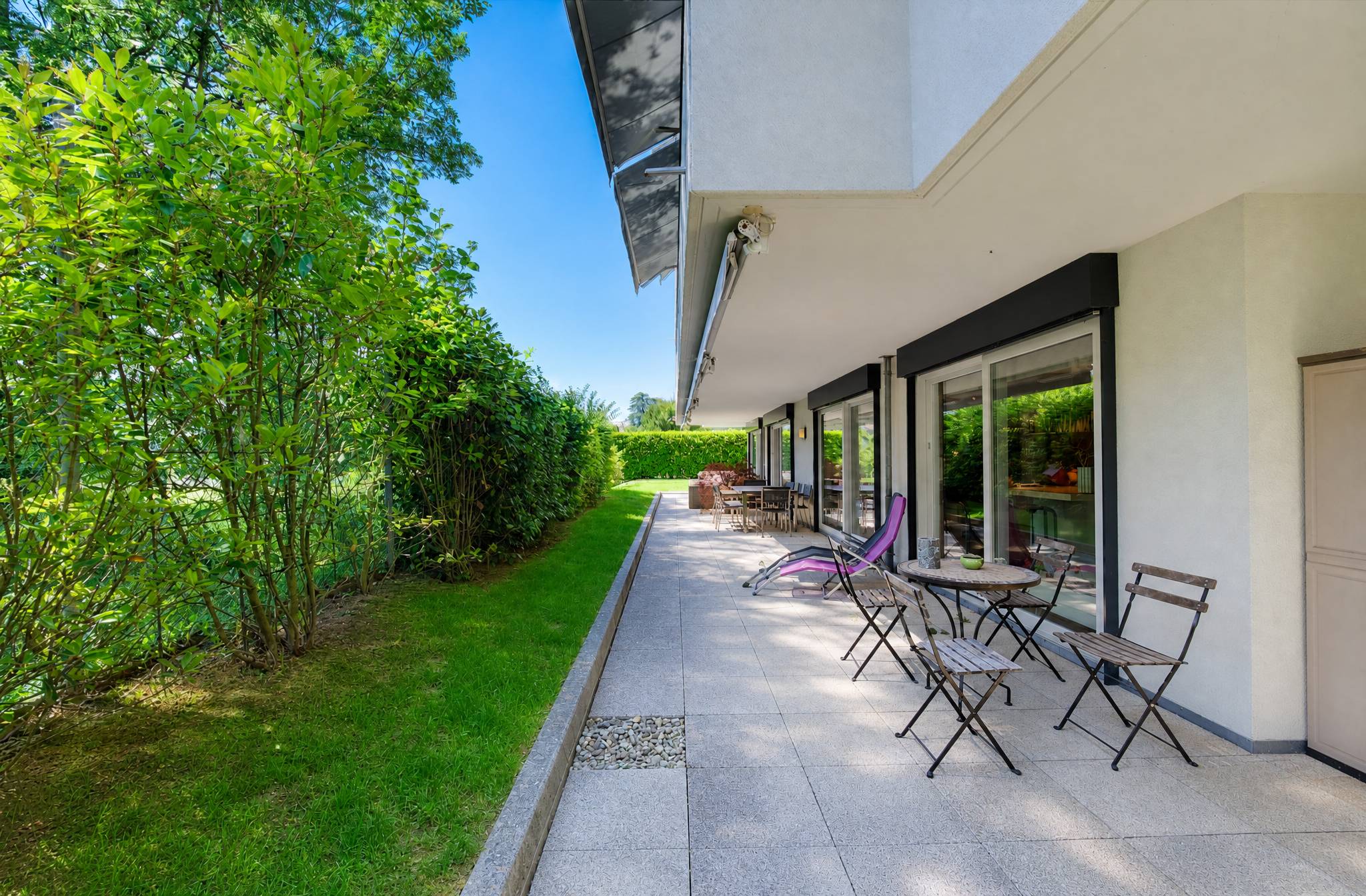 Terrasse mit Gartenblick