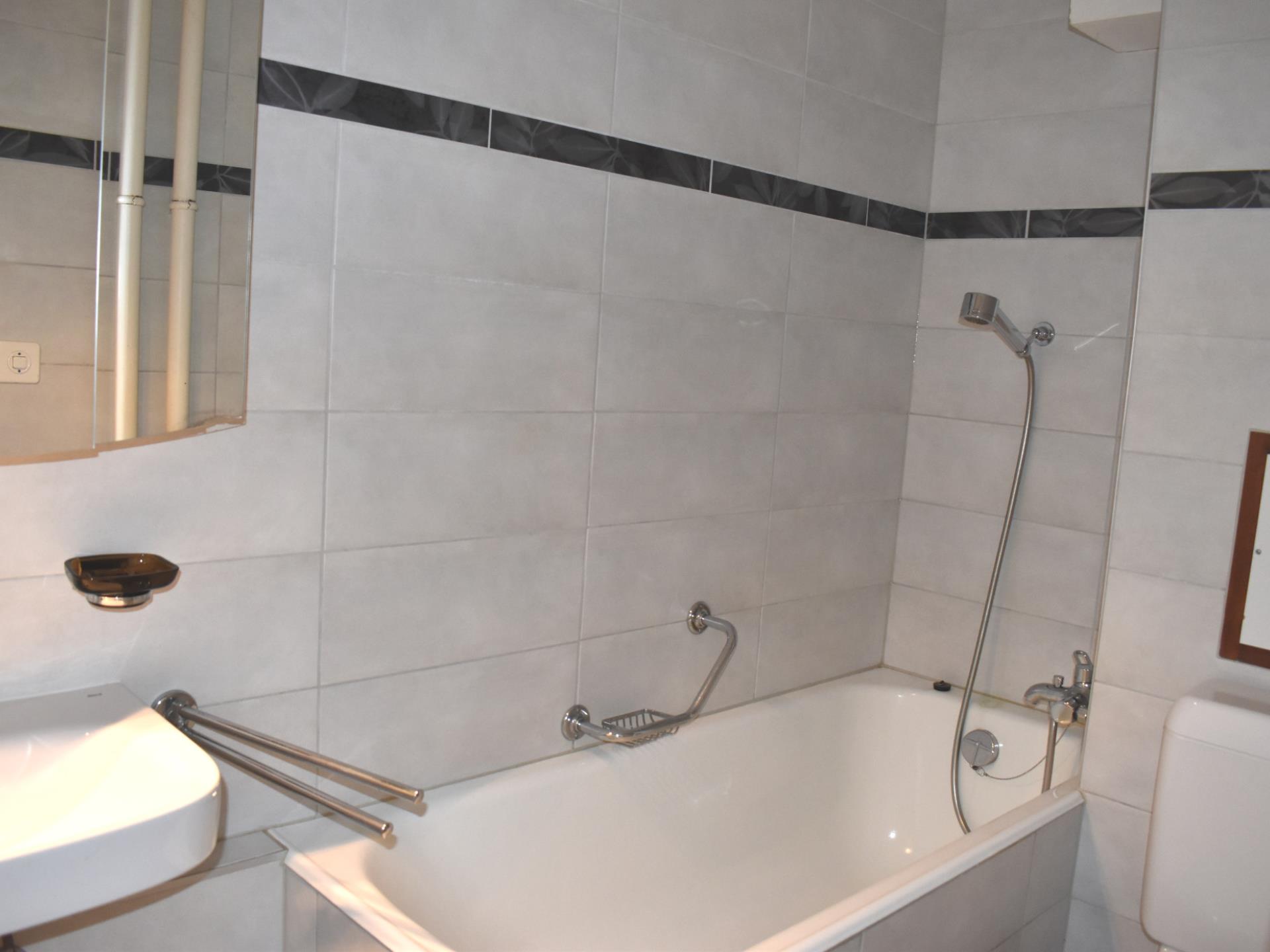 Badezimmer mit Badewanne