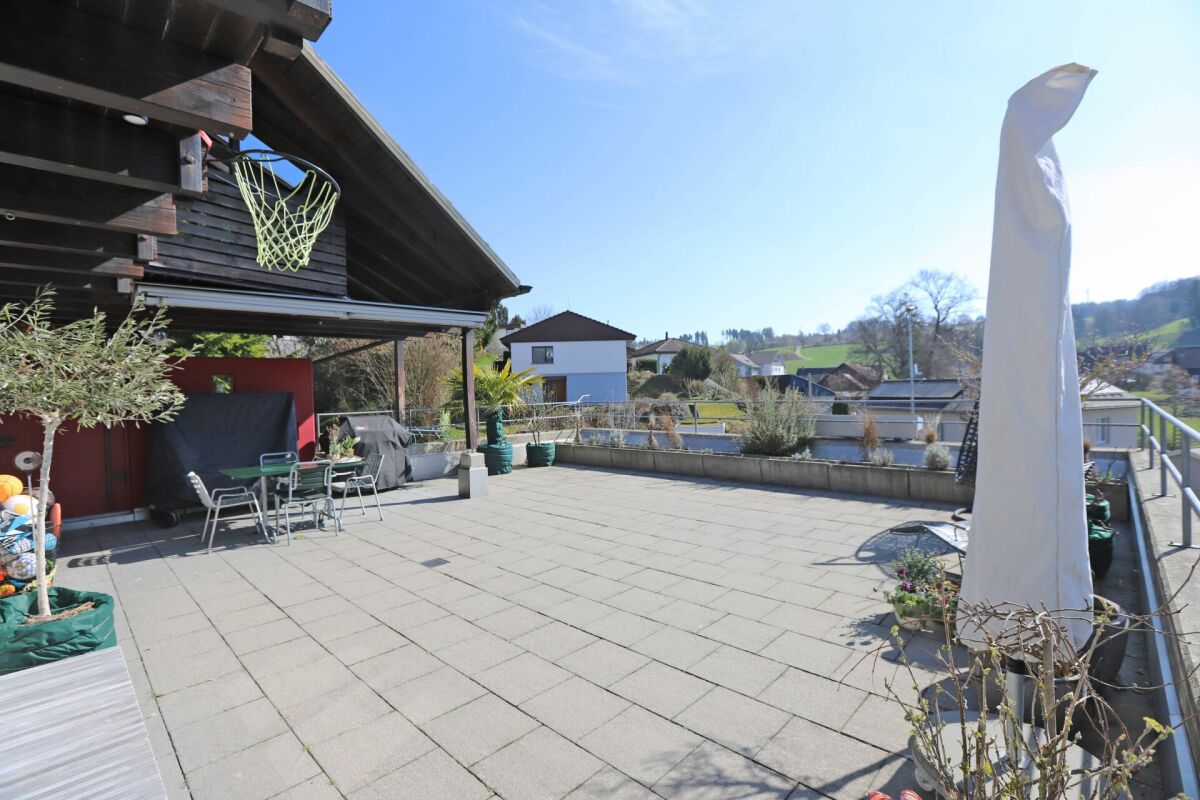 Große Dachterrasse mit Bergblick