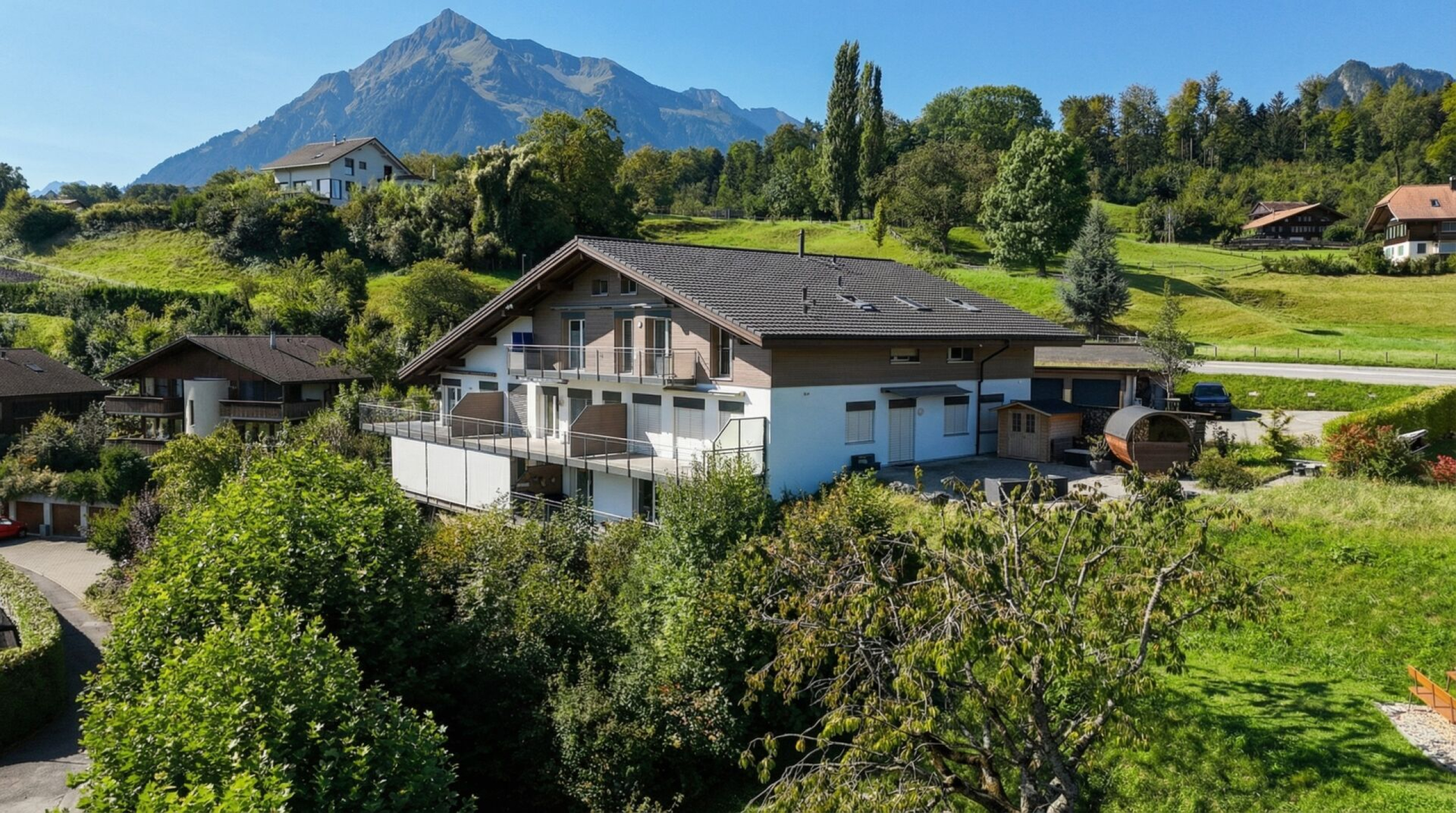 Ländliches Wohnhaus mit Bergpanorama