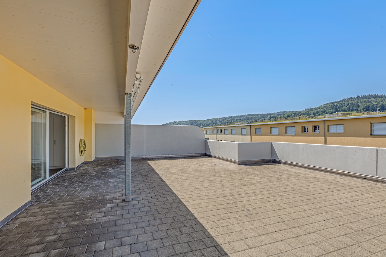 Große Dachterrasse mit Blick ins Grüne