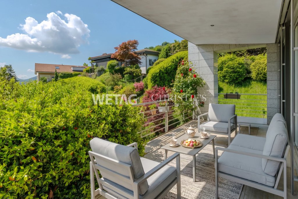 Terrasse mit Gartenblick