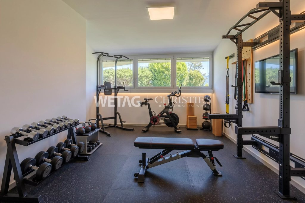 Home-Gym in hellem Raum