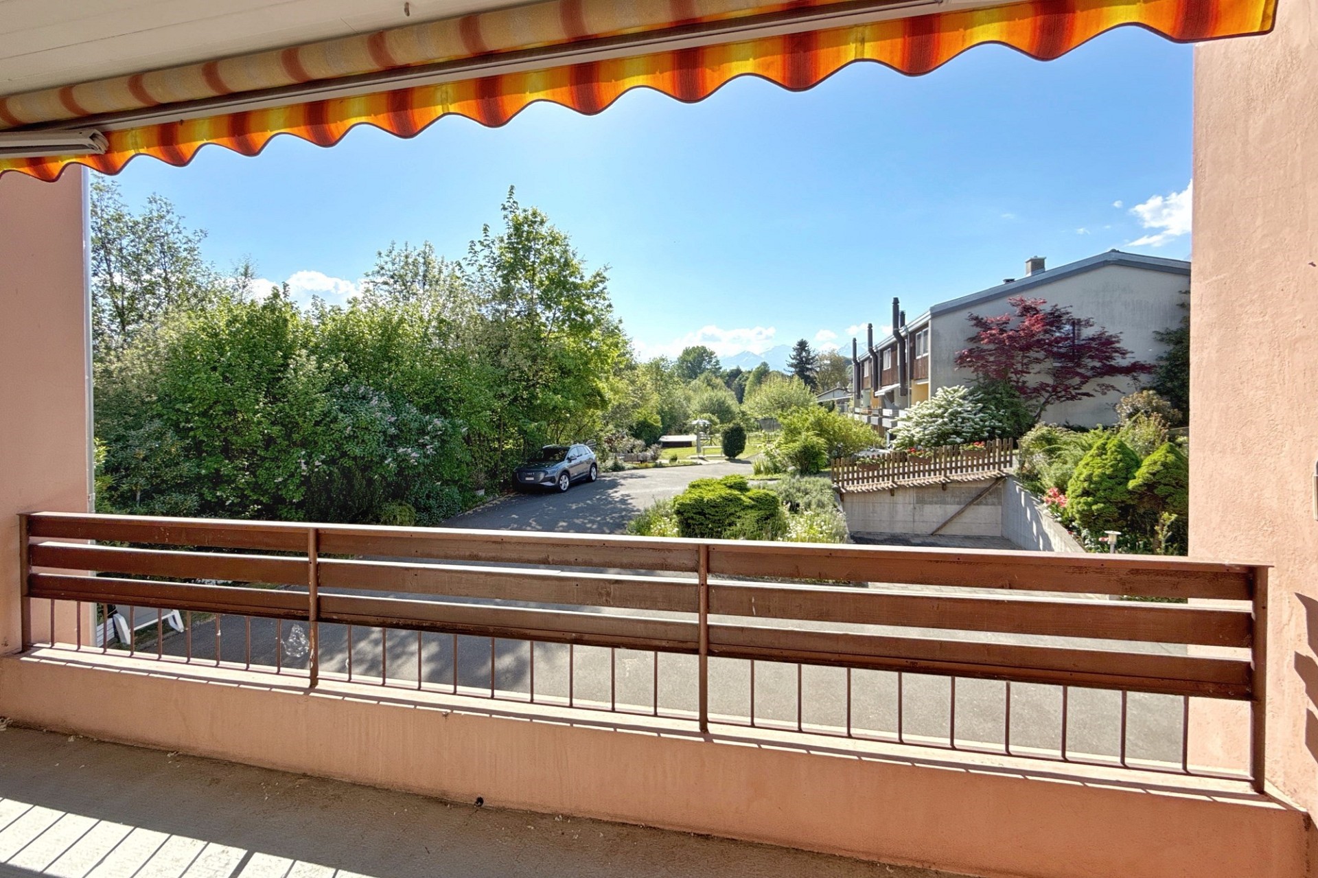 Balkon mit Ausblick ins Grüne
