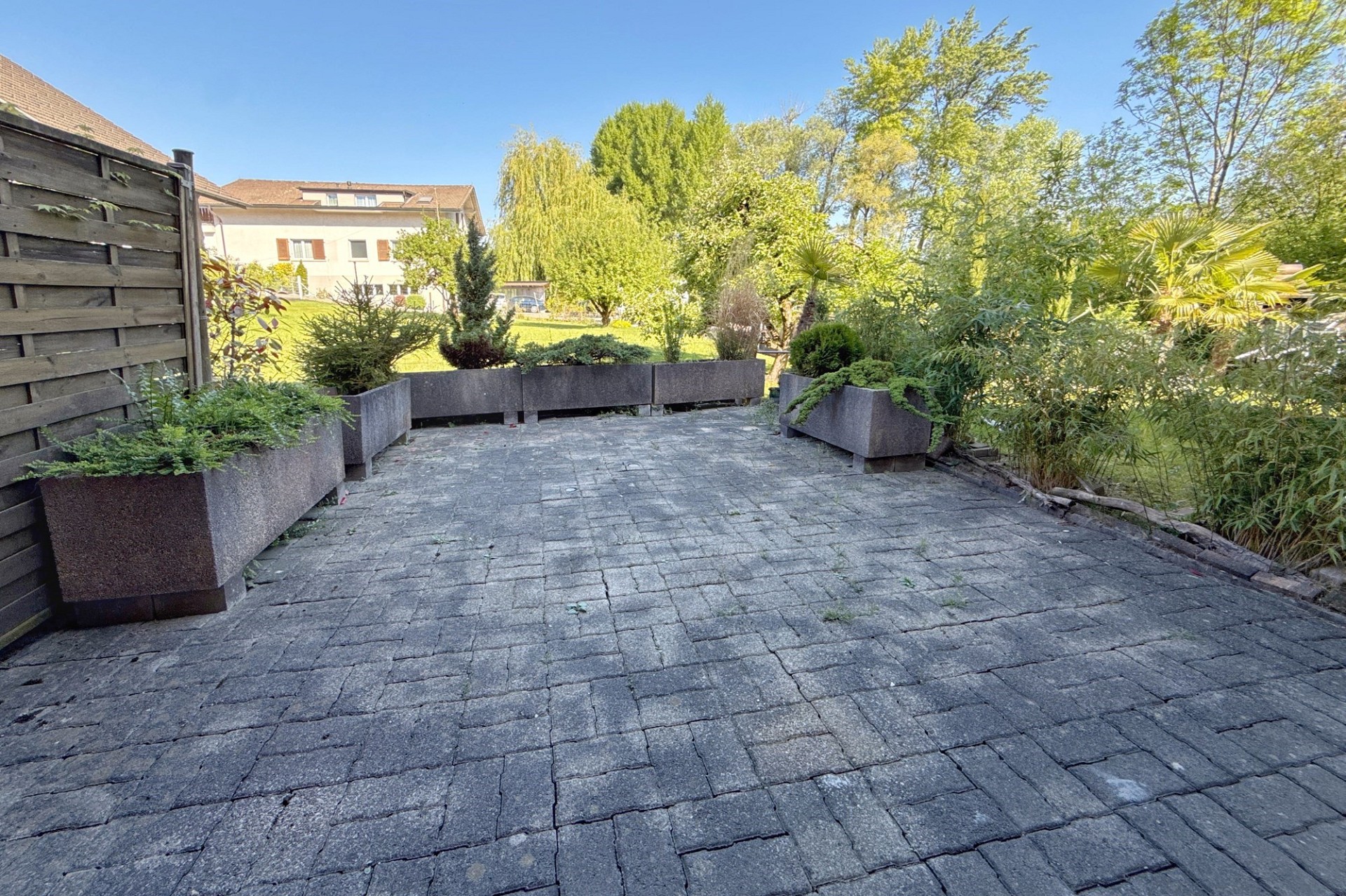 Terrasse mit Gartenblick