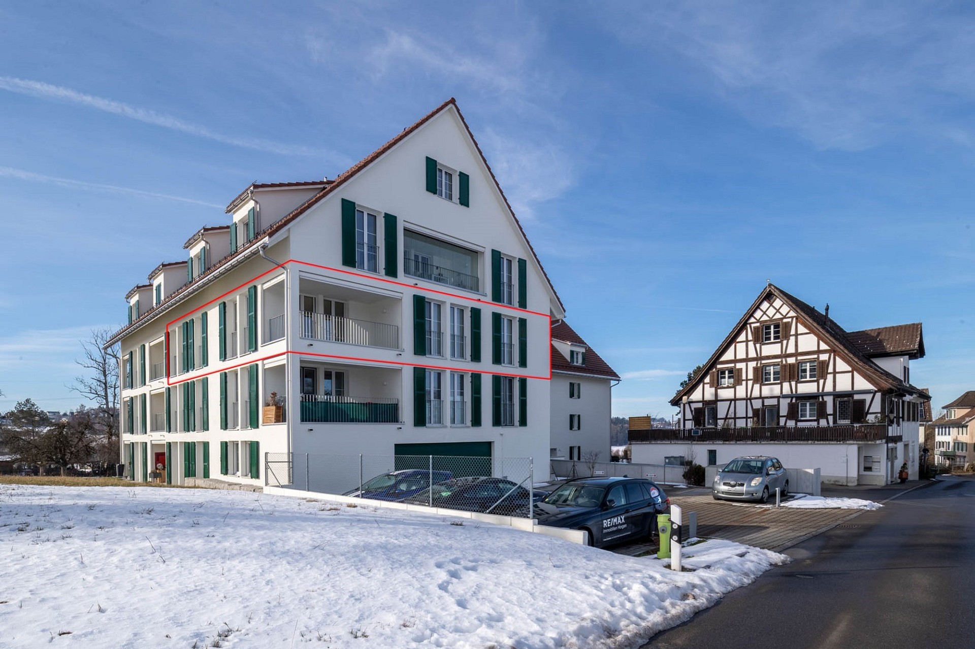 Mehrfamilienhaus mit Giebeldach