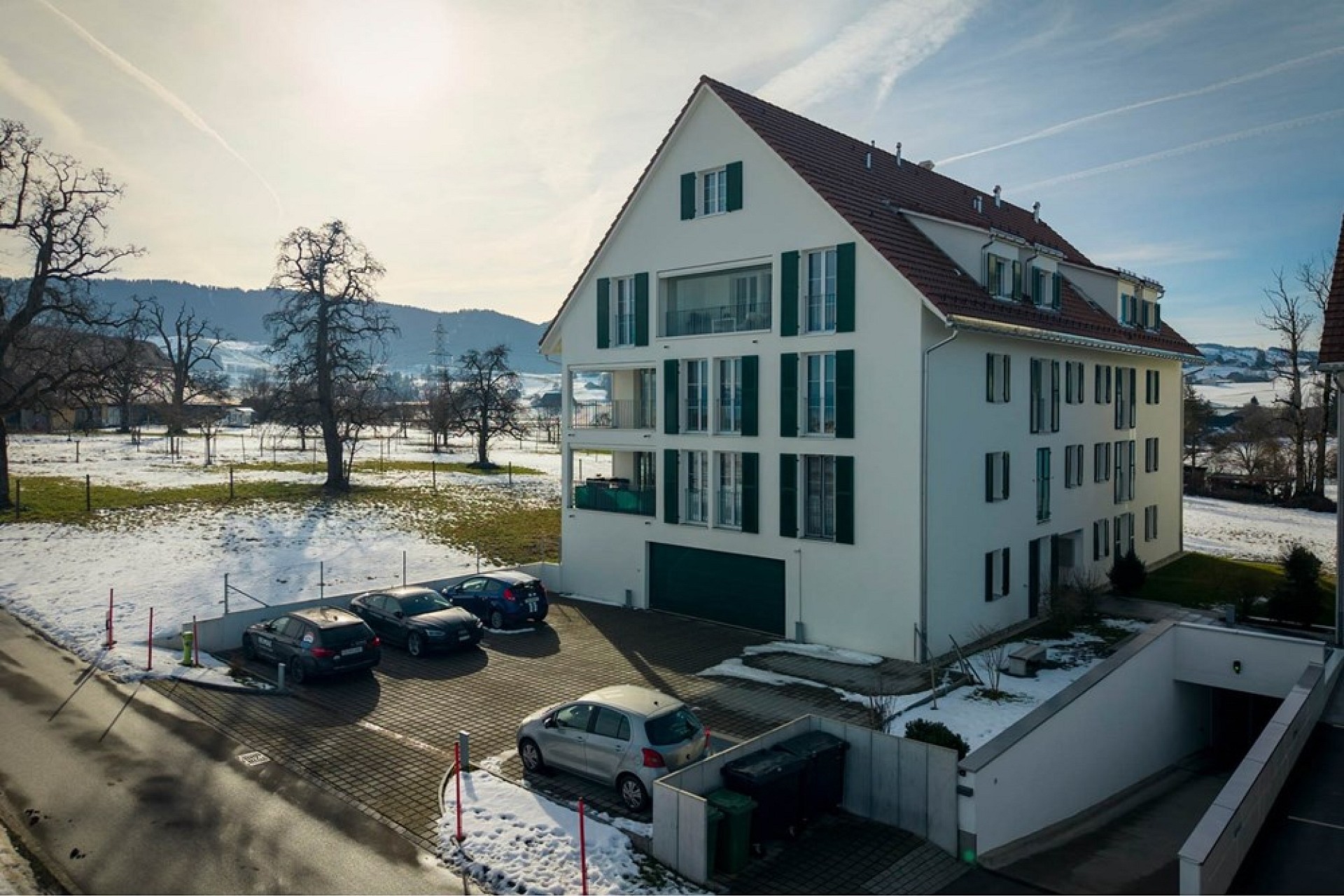 Mehrfamilienhaus im Schnee