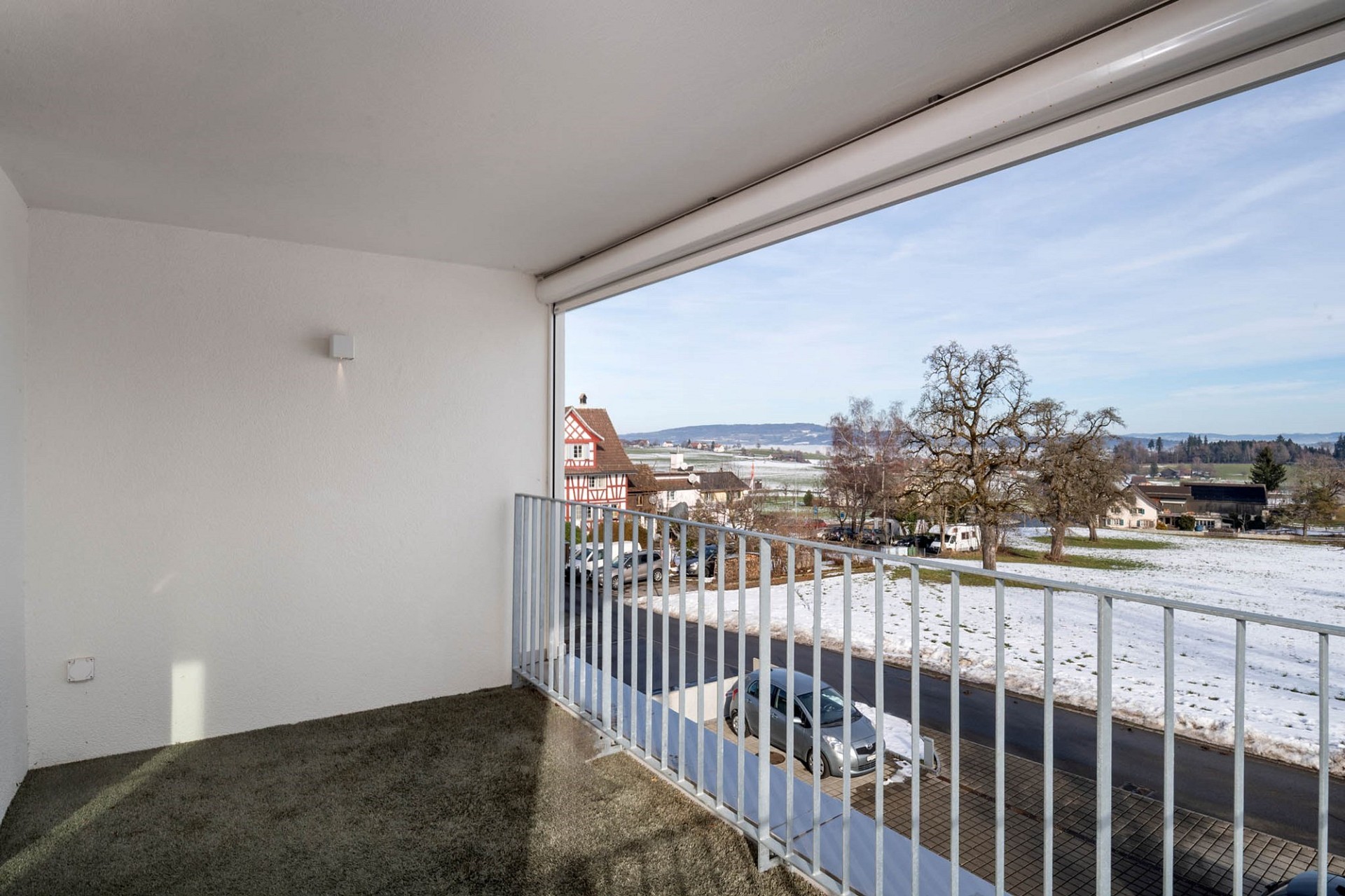 Überdachter Balkon mit Panoramablick