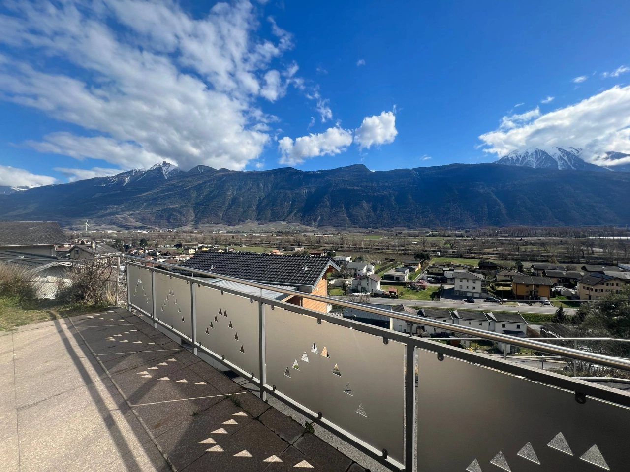 Balkon mit Alpenblick