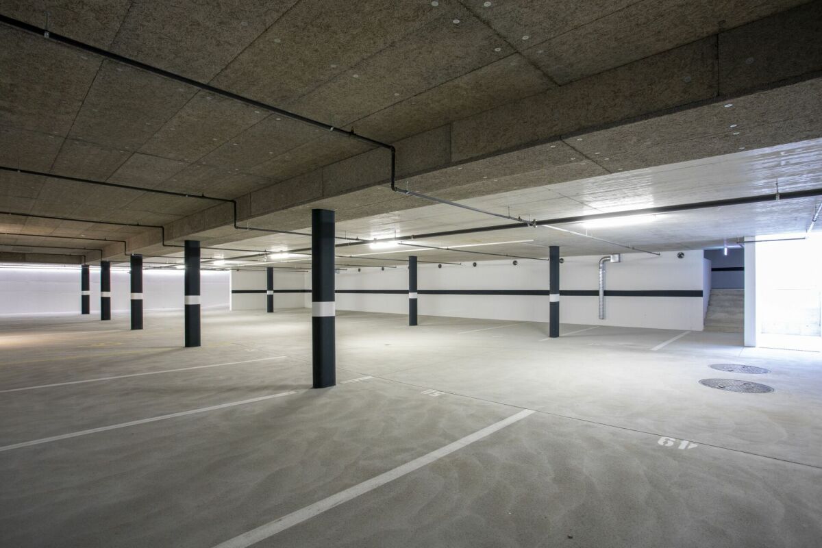Tiefgarage mit Stellplätzen