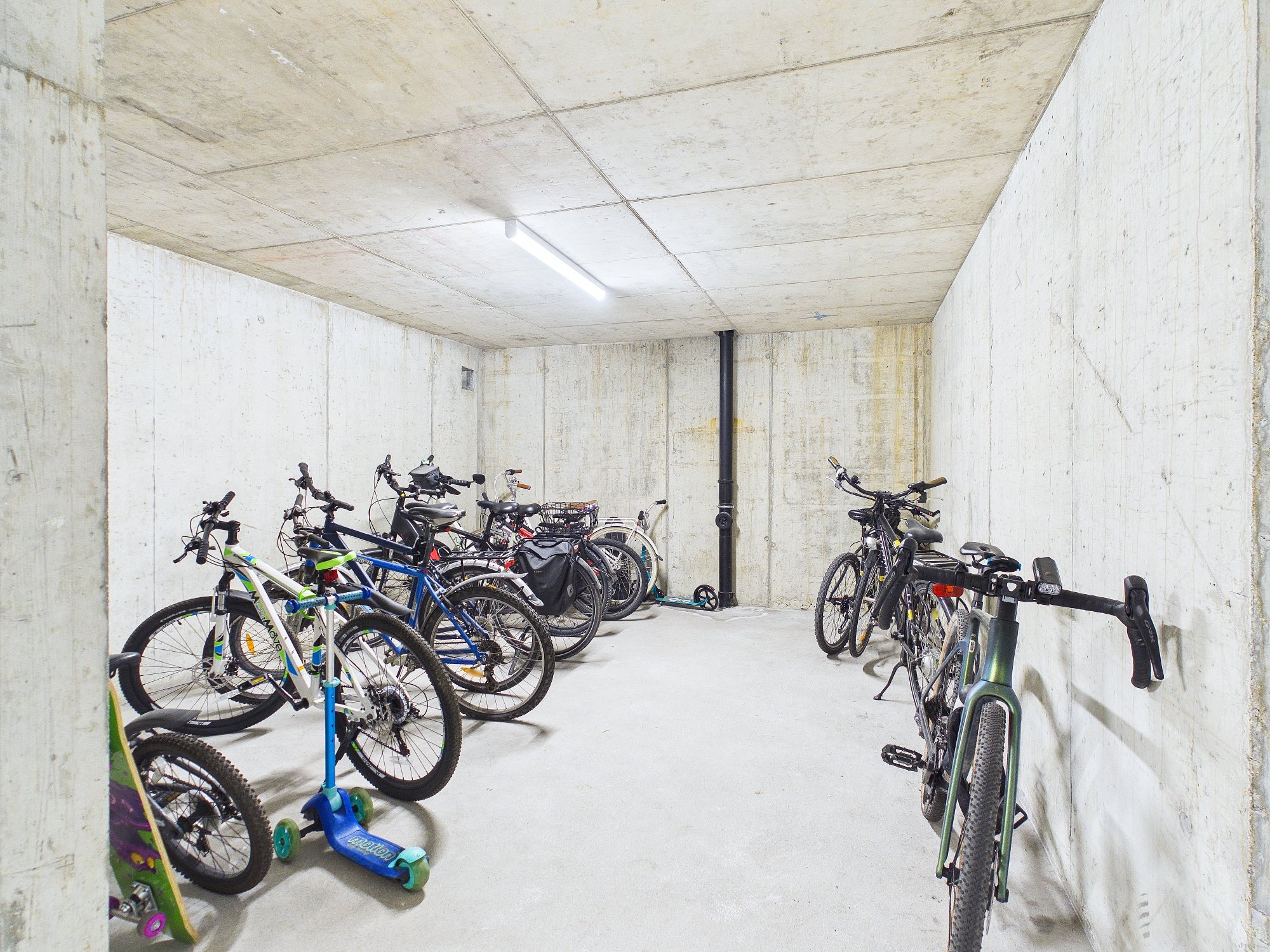 Fahrradraum in Betonraum