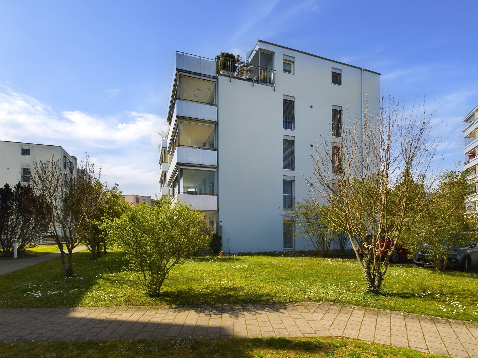 Mehrfamilienhaus mit Garten