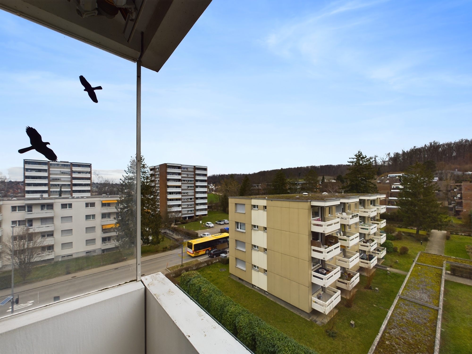 Blick vom Balkon auf Wohnanlage