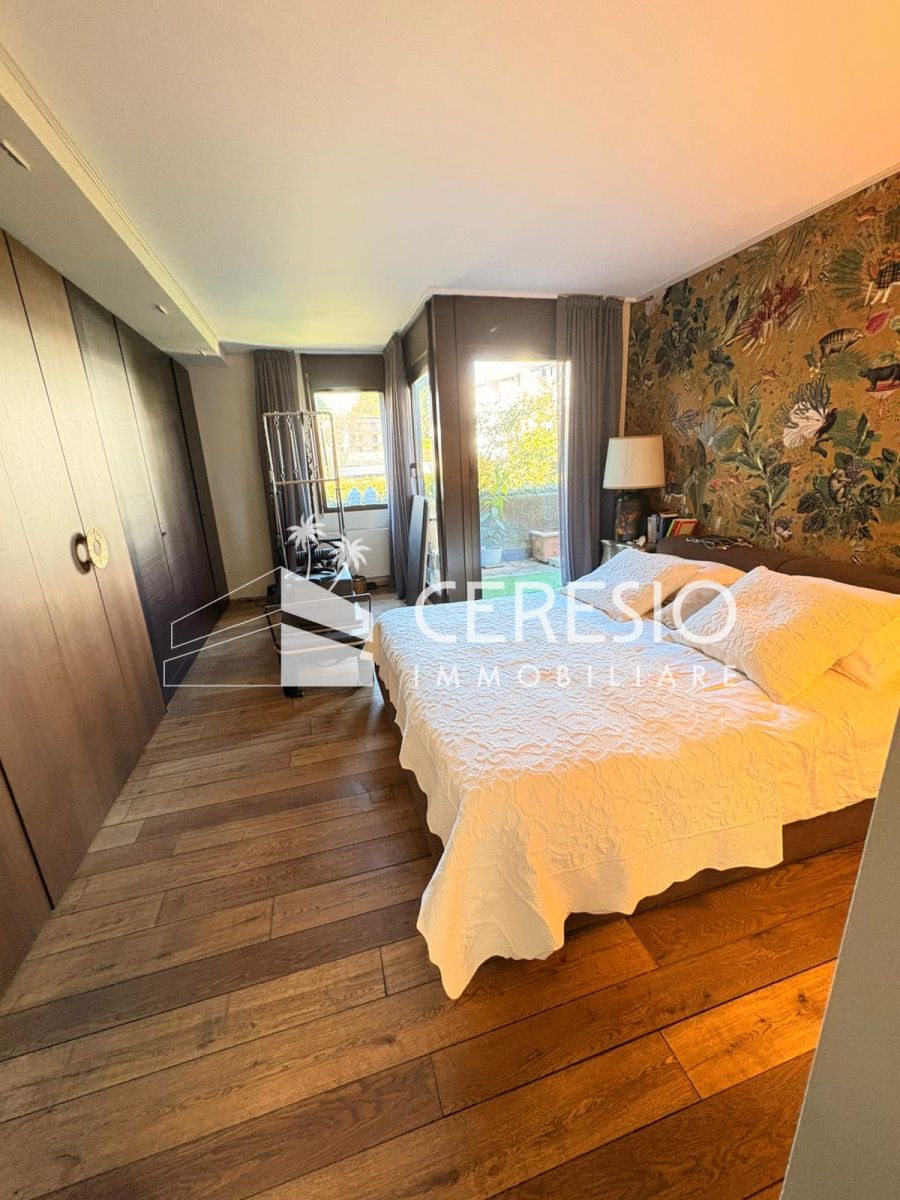 Schlafzimmer mit Balkonzugang