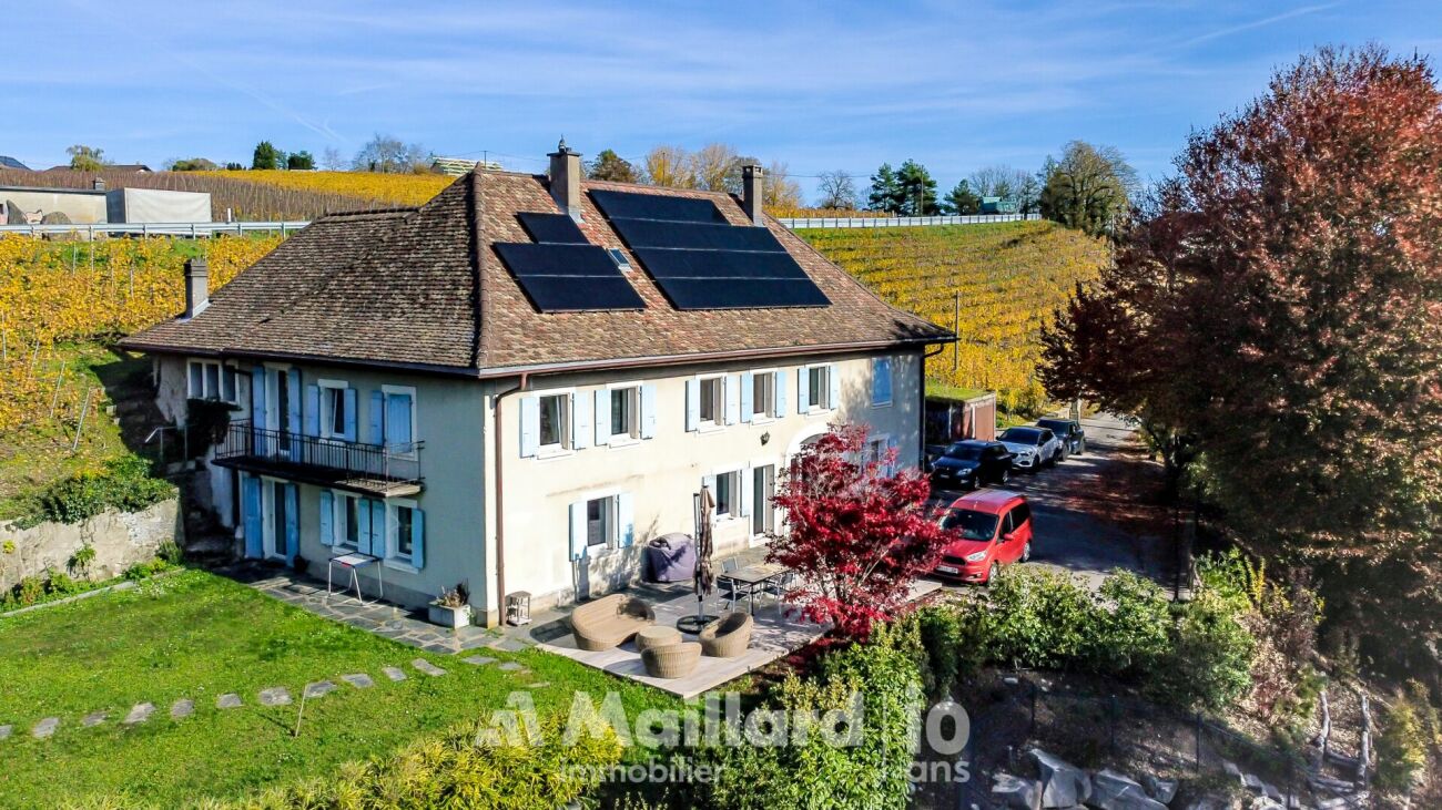 Landhaus mit Solardach in Hanglage