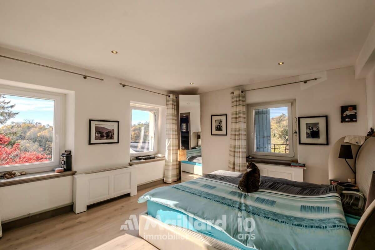 Helles Schlafzimmer mit Aussicht