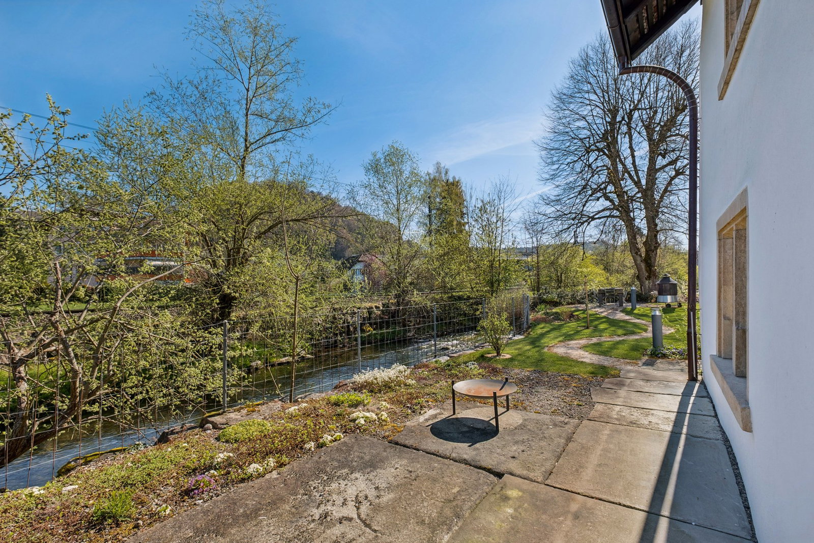 Gartenansicht am Haus