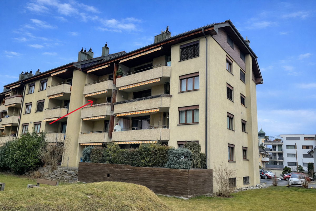 Mehrfamilienhaus mit Balkonen