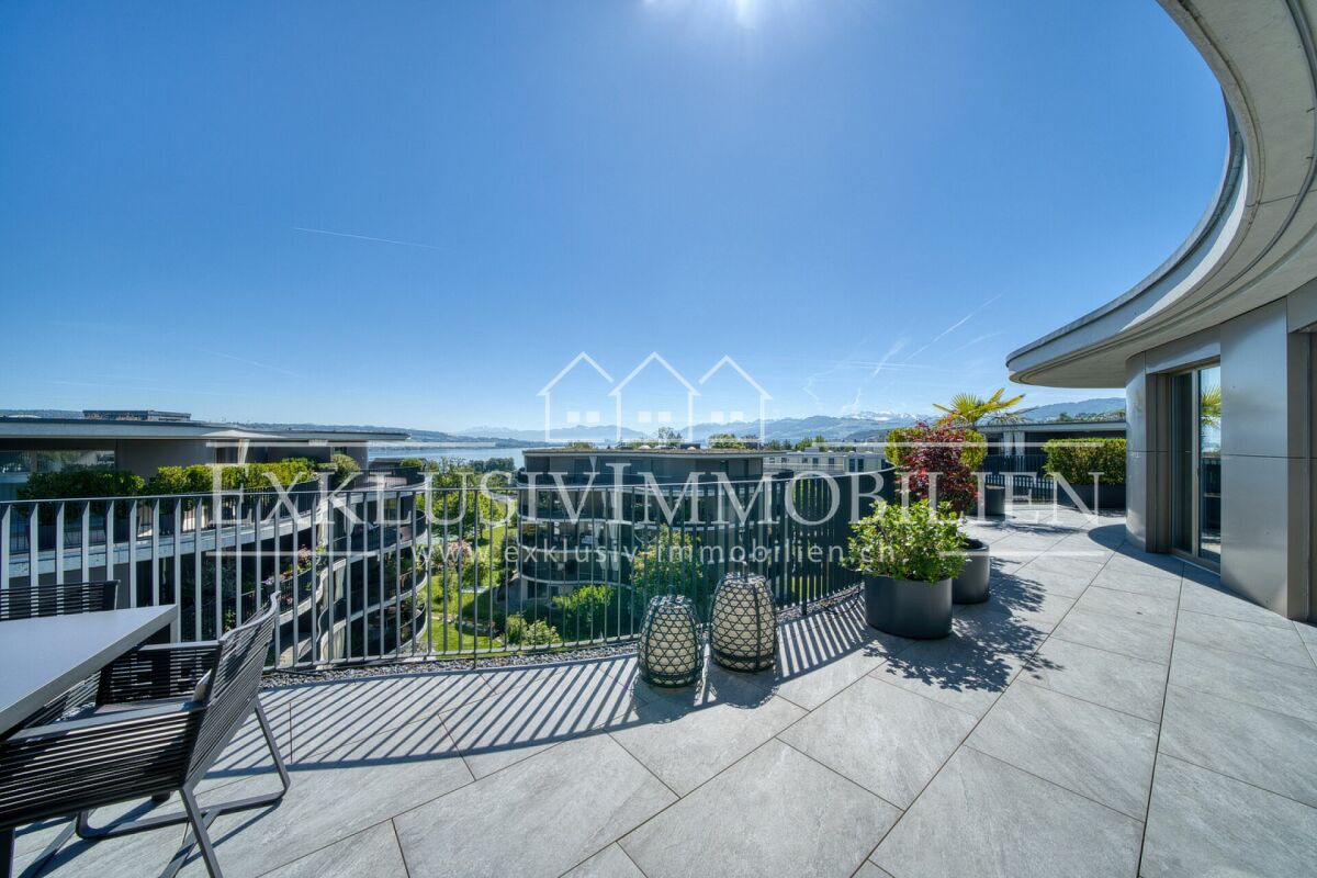 Luxuriöse Dachterrasse mit Seeblick