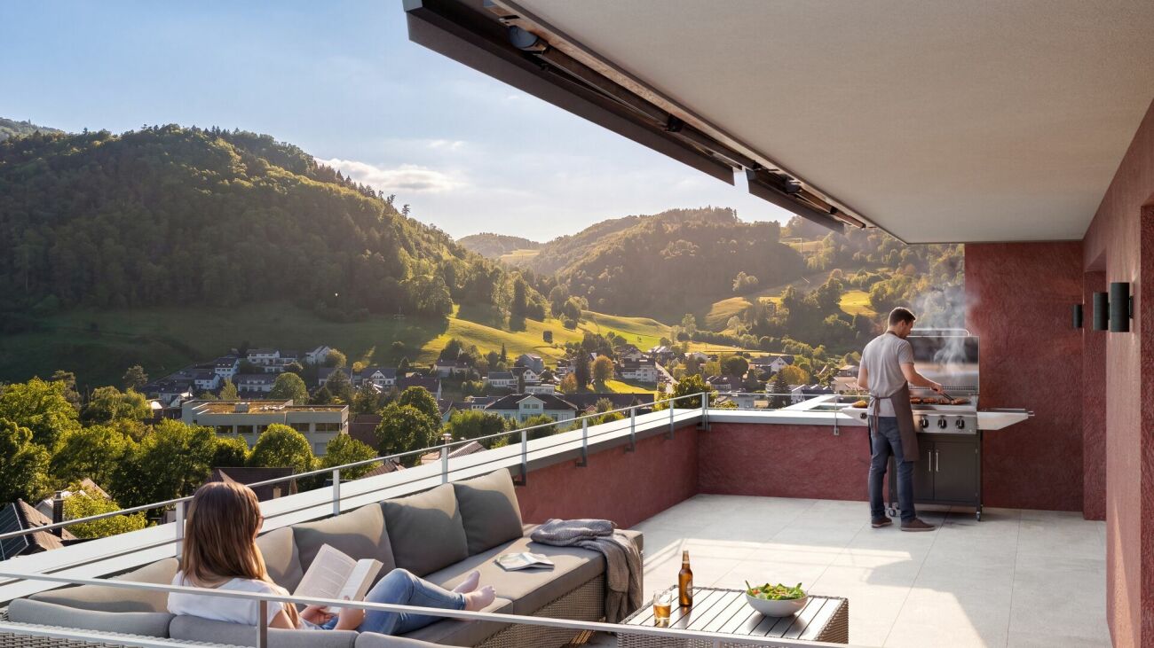 Überdachte Dachterrasse mit Grill und Bergblick