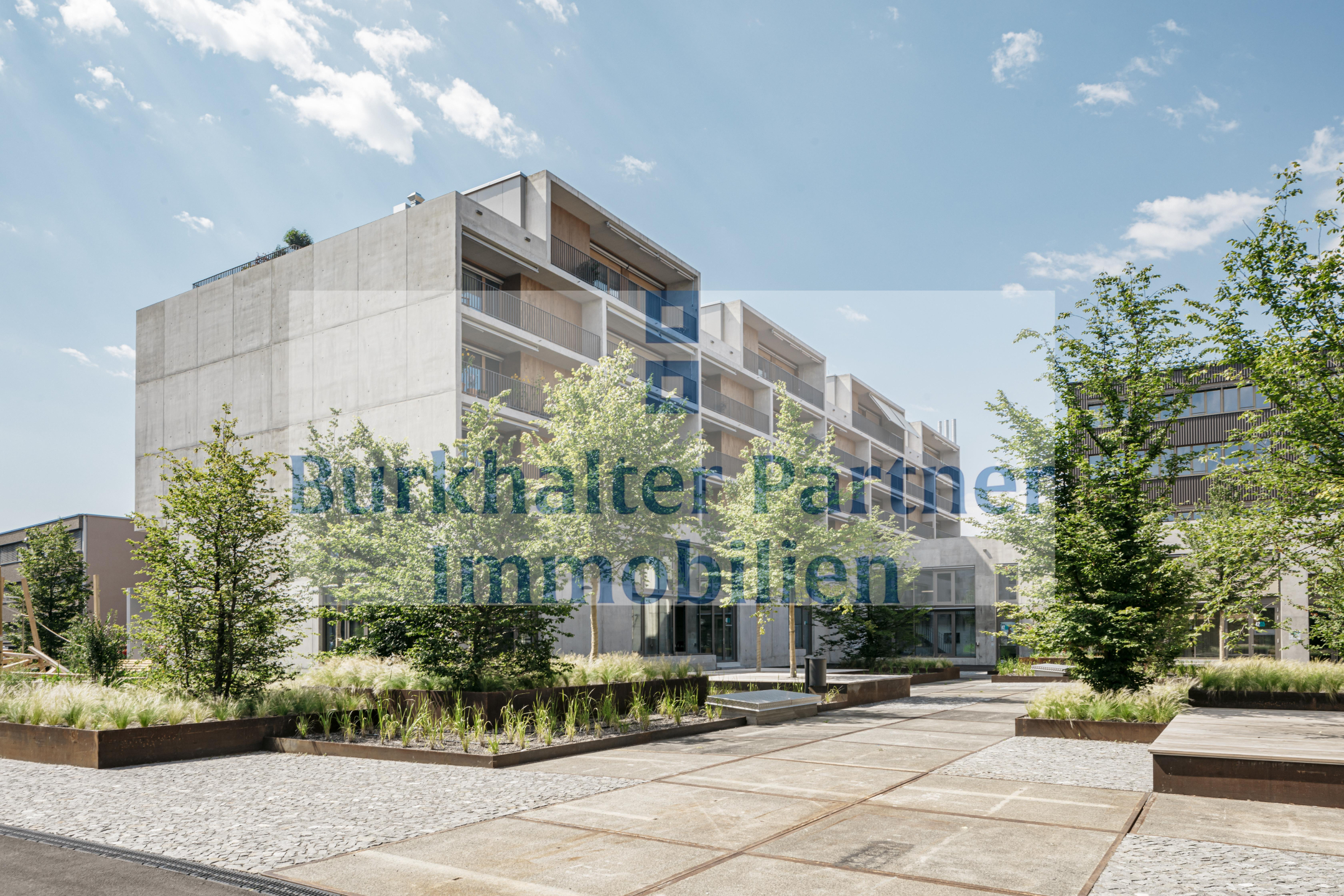 Moderner Wohnkomplex mit Innenhof