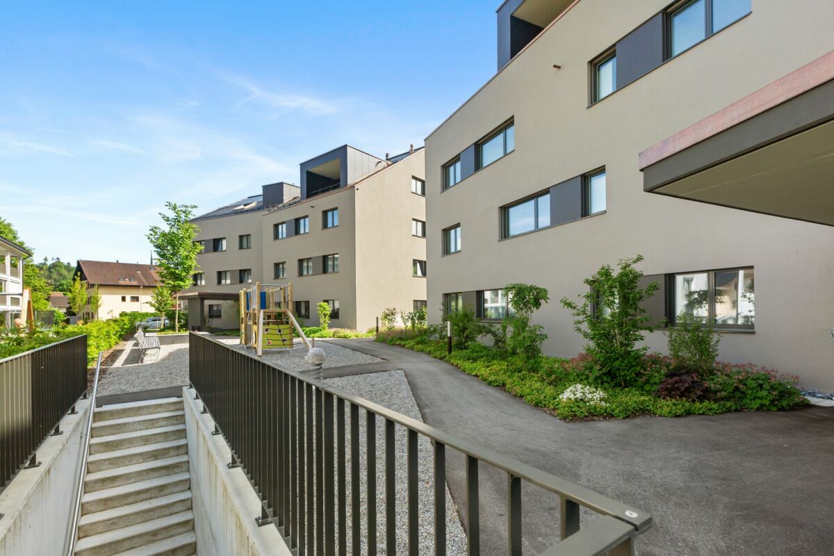 Moderne Wohnanlage mit Innenhof und Spielbereich
