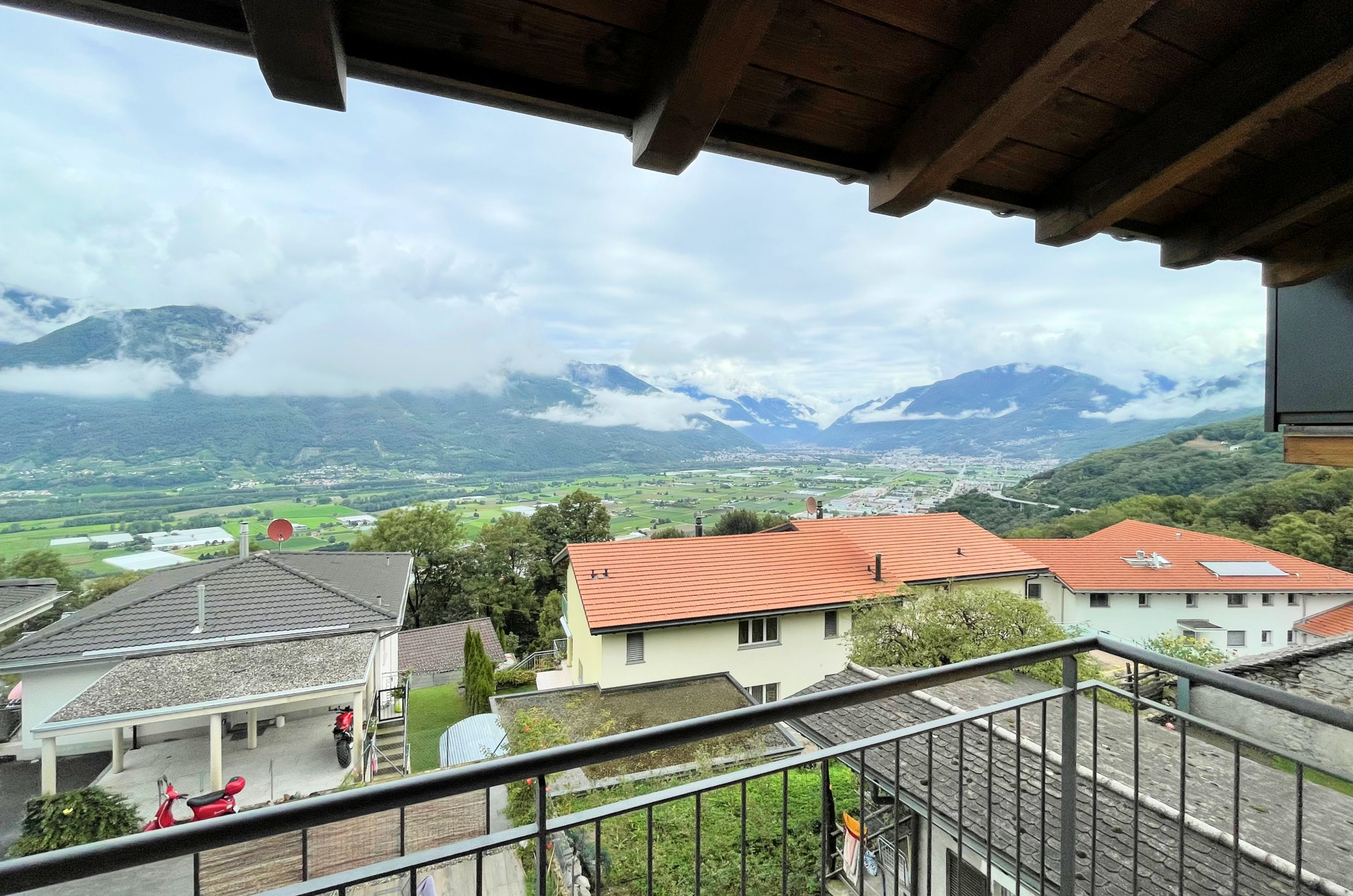 Bergblick von einem Balkon